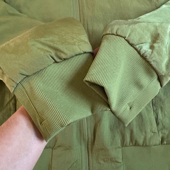 Lululemon Non Stop Shell Bomber Jacket Sz 8 Green Reversible EUC Water Repellent - Picture 10 of 13
